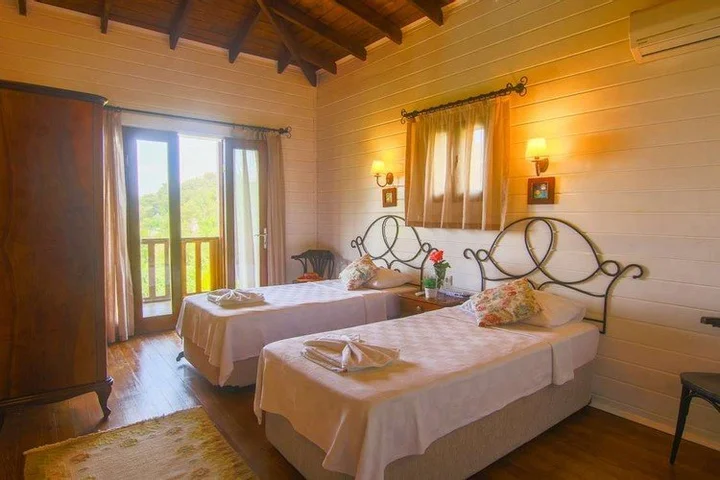 Исламлар: Villa Daphne