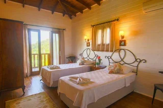Исламлар: Villa Daphne