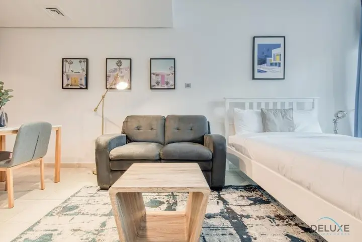 Дубай: Calm Studio at Lake View Tower JLT by Deluxe Holiday Homes