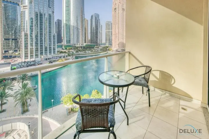 Дубай: Calm Studio at Lake View Tower JLT by Deluxe Holiday Homes
