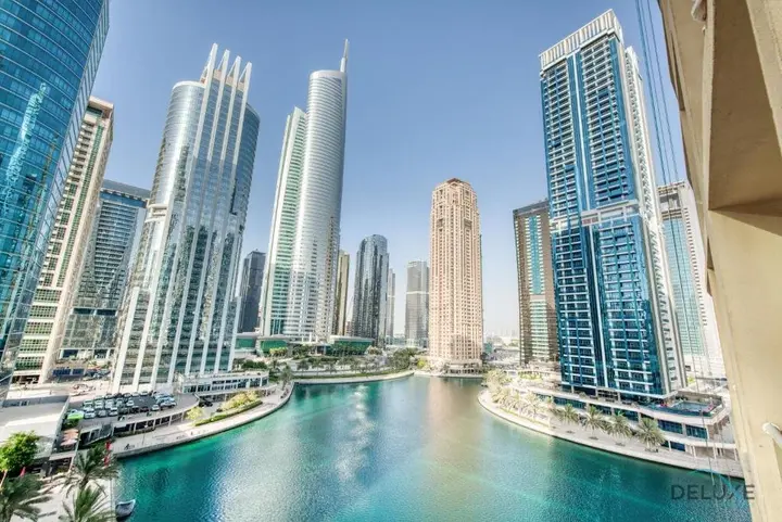 Дубай: Calm Studio at Lake View Tower JLT by Deluxe Holiday Homes