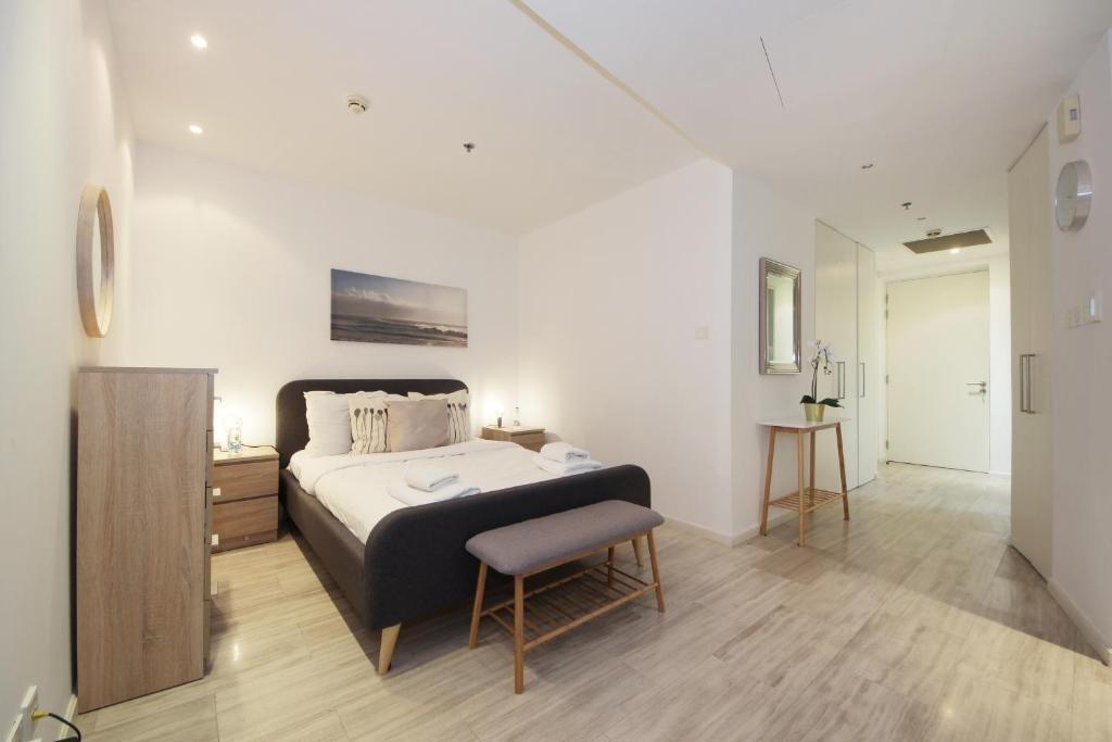 Дубай: Signature Holiday Homes - Luxury 1 Bedroom Apartment D1 Tower Waterfront View