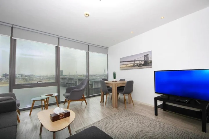 Дубай: Signature Holiday Homes - Luxury 1 Bedroom Apartment D1 Tower Waterfront View
