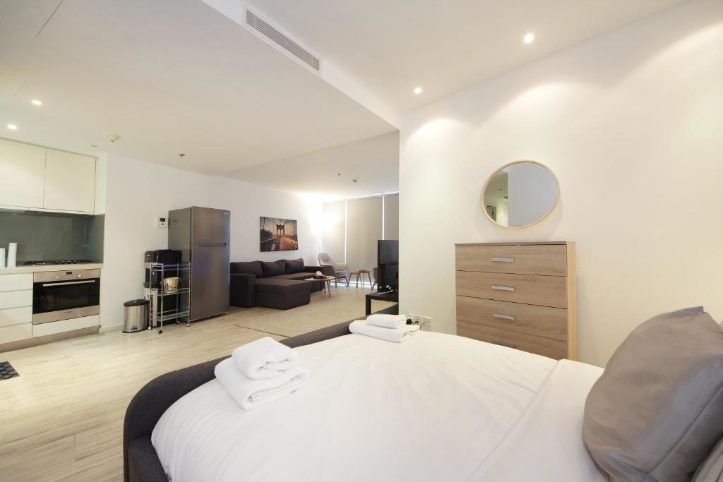 Дубай: Signature Holiday Homes - Luxury 1 Bedroom Apartment D1 Tower Waterfront View