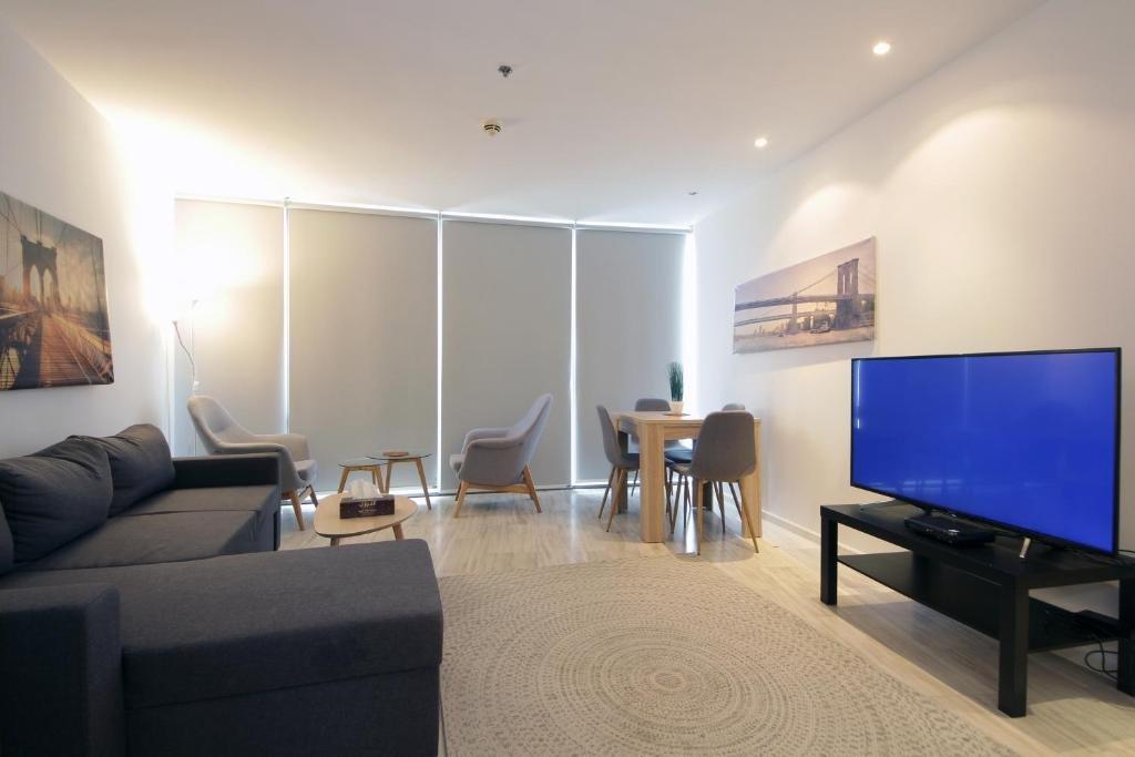 Дубай: Signature Holiday Homes - Luxury 1 Bedroom Apartment D1 Tower Waterfront View