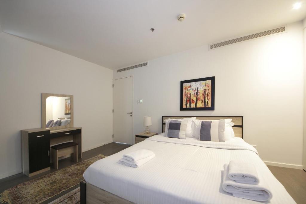 Дубай: Апартаменты Signature Holiday Homes - Luxury 3 Bedroom Apartment D1 Tower Waterfront View
