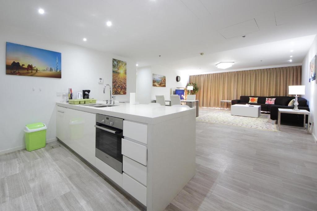 Дубай: Апартаменты Signature Holiday Homes - Luxury 3 Bedroom Apartment D1 Tower Waterfront View