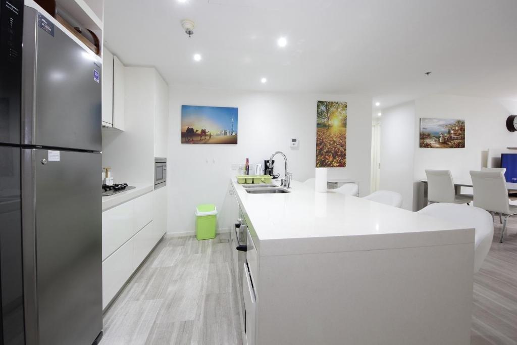 Дубай: Апартаменты Signature Holiday Homes - Luxury 3 Bedroom Apartment D1 Tower Waterfront View