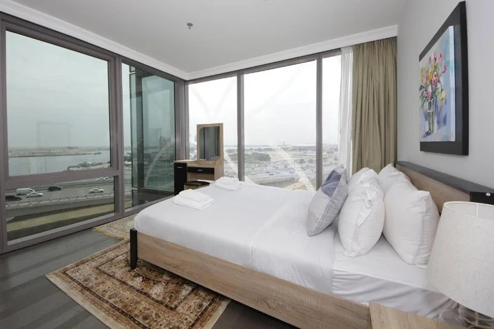 Дубай: Апартаменты Signature Holiday Homes - Luxury 3 Bedroom Apartment D1 Tower Waterfront View