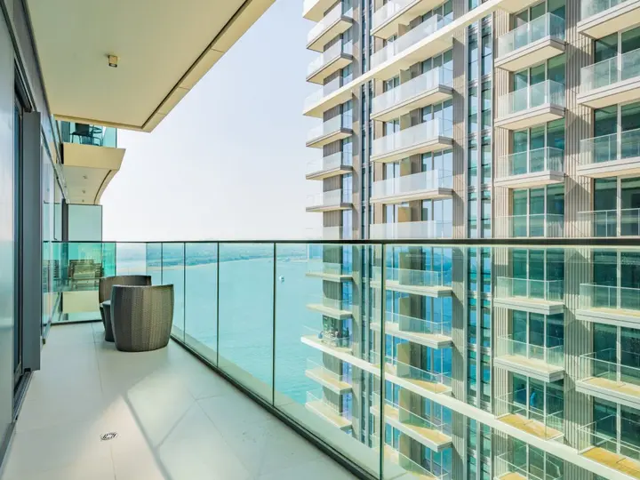 Дубай: Apartments Exceptional 2BR in Beach Vista Palm Jumeirah