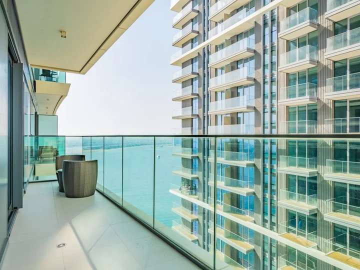 Дубай: Apartments Exceptional 2BR in Beach Vista Palm Jumeirah