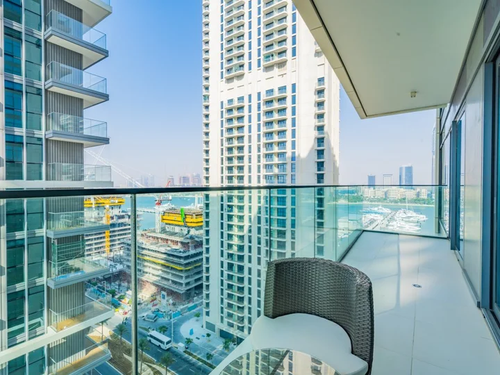 Дубай: Apartments Exceptional 2BR in Beach Vista Palm Jumeirah