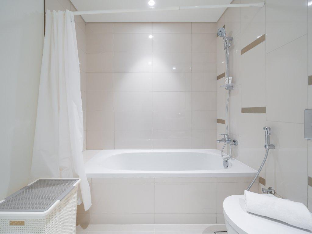 Дубай: Apartments Exceptional 2BR in Beach Vista Palm Jumeirah