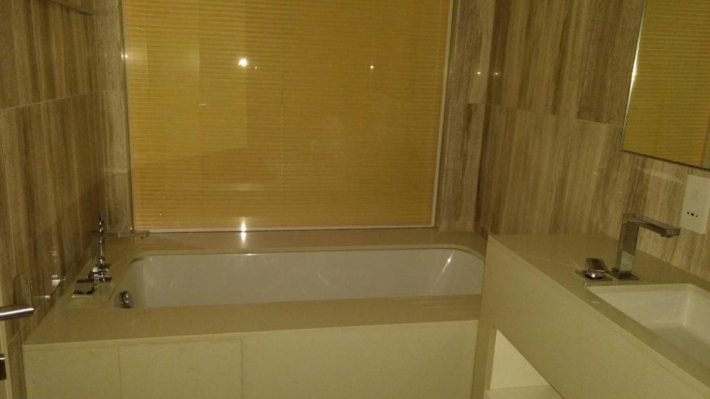 Дубай: One Bedroom Apartment - D1 tower