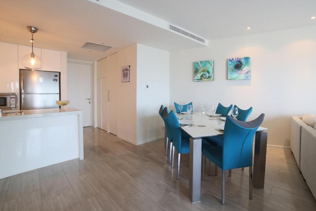Дубай: D1 Tower - 2BR Apartment - Allsopp&Allsopp