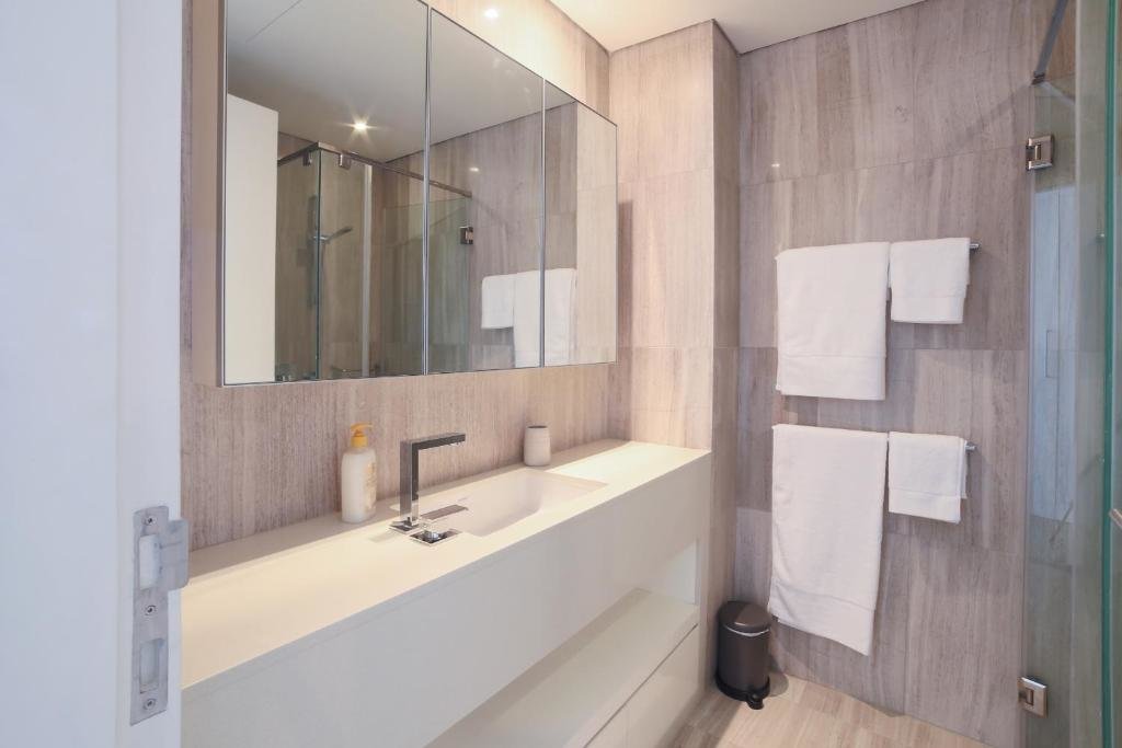 Дубай: D1 Tower - 2BR Apartment - Allsopp&Allsopp