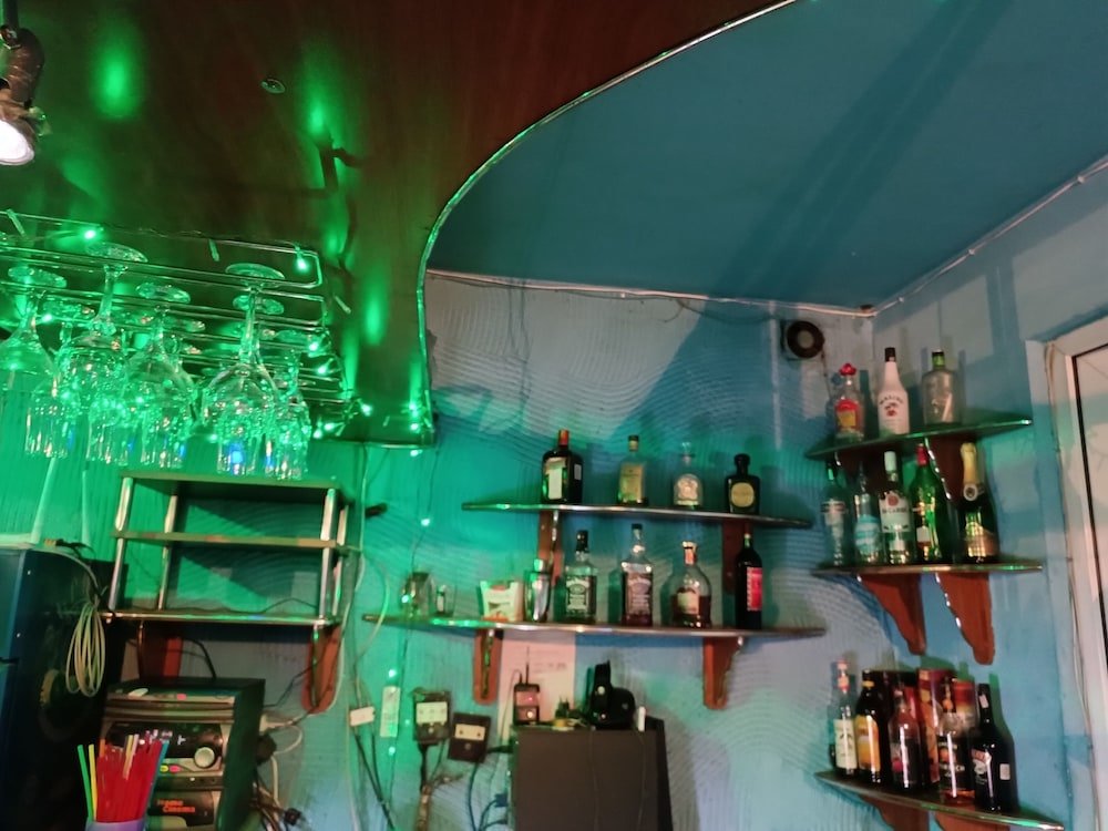 Cocktail Hotel — фото 6