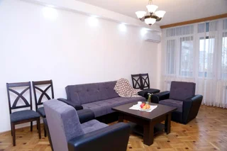 Ереван: Sunny apartment on Sayat-Nova Avenue & Tours