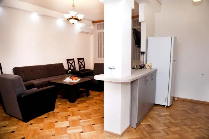 Ереван: Sunny apartment on Sayat-Nova Avenue & Tours