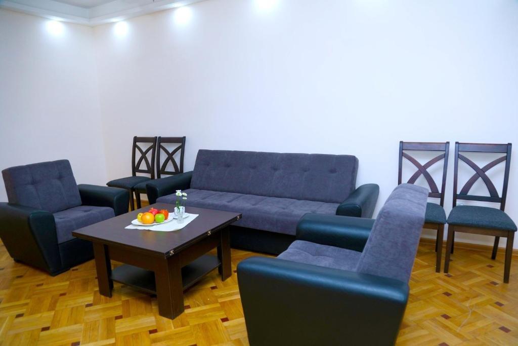 Ереван: Sunny apartment on Sayat-Nova Avenue & Tours