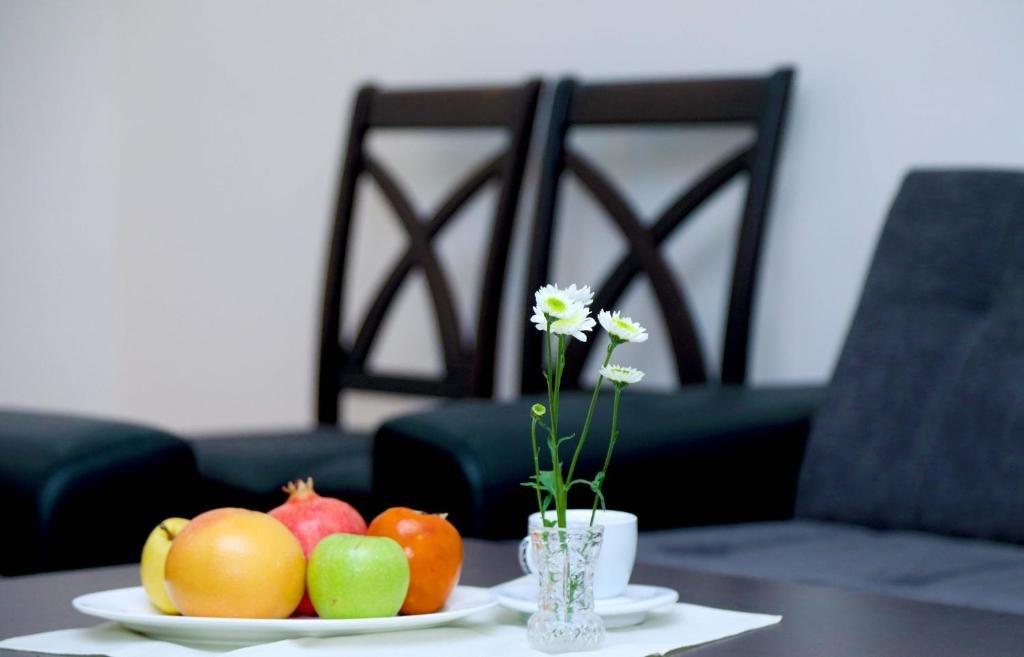 Ереван: Sunny apartment on Sayat-Nova Avenue & Tours