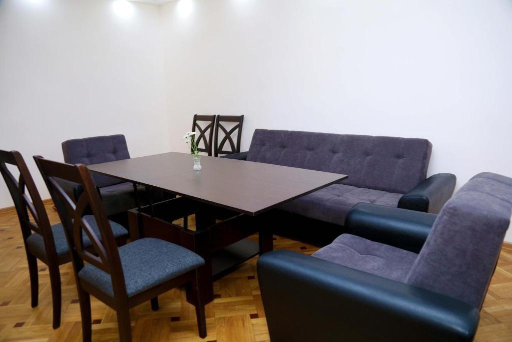 Ереван: Sunny apartment on Sayat-Nova Avenue & Tours