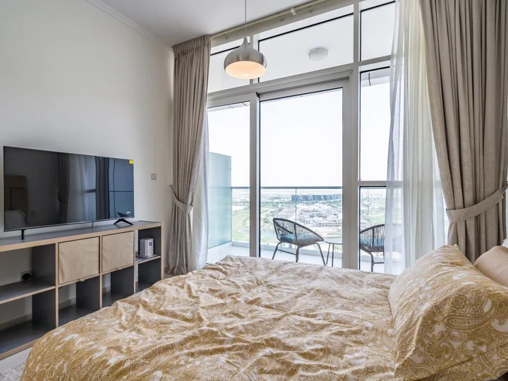 Дубай: Apartments Iconic Studio in Carson C Dubai Hills