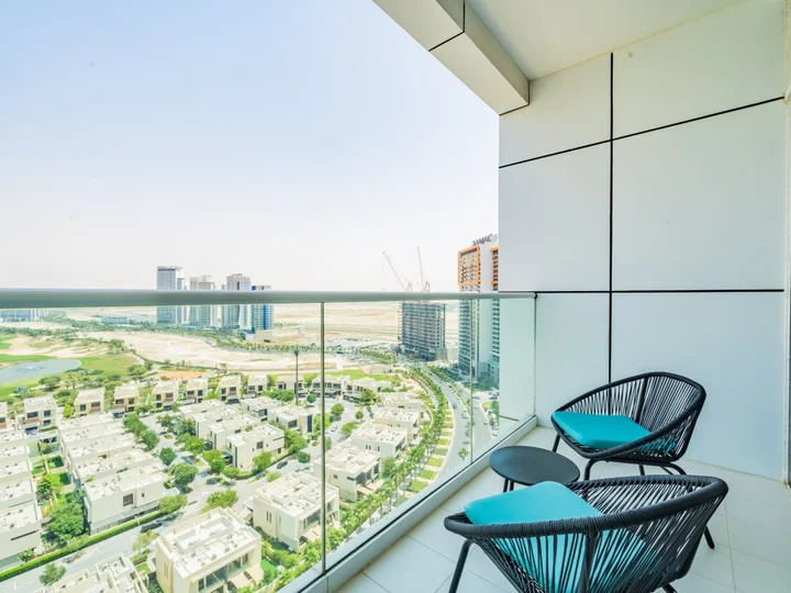 Дубай: Apartments Iconic Studio in Carson C Dubai Hills