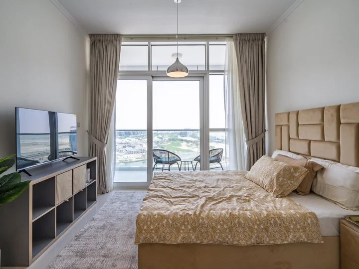 Дубай: Apartments Iconic Studio in Carson C Dubai Hills