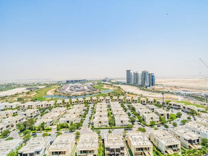 Дубай: Apartments Iconic Studio in Carson C Dubai Hills