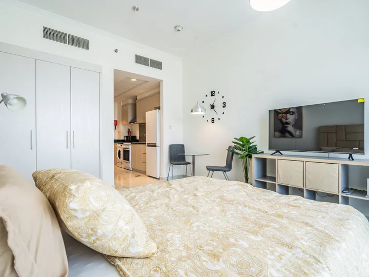 Дубай: Apartments Iconic Studio in Carson C Dubai Hills