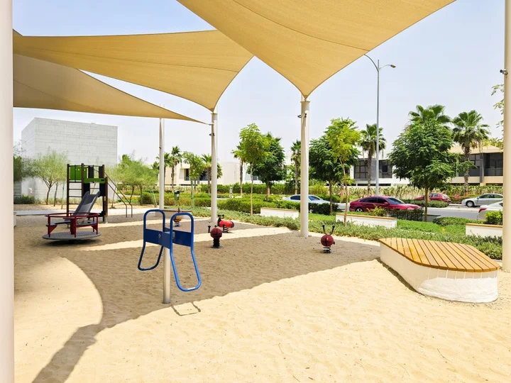 Дубай: Apartments Iconic Studio in Carson C Dubai Hills