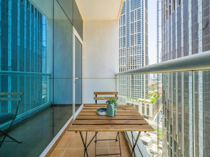 Дубай: Apartments Delightful Studio with Balcony Burj Al Nujoom