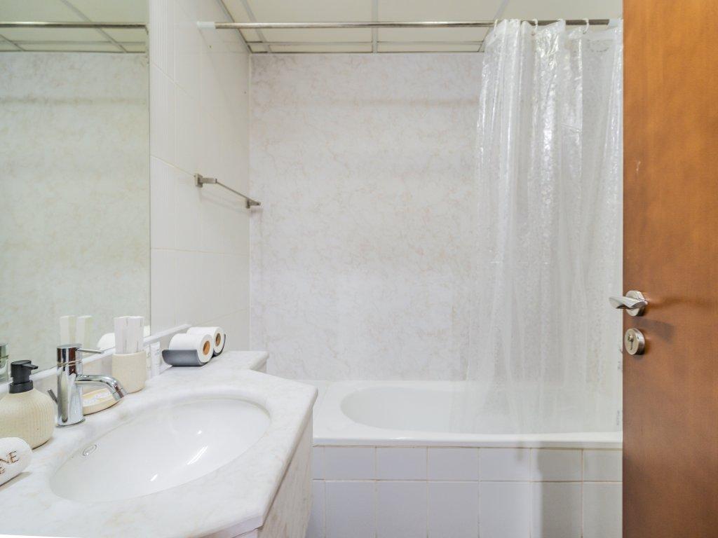 Дубай: Apartments Delightful Studio with Balcony Burj Al Nujoom