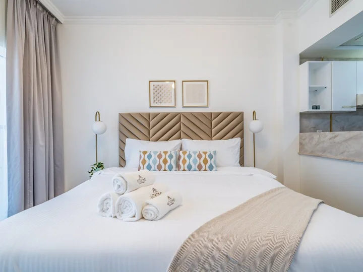 Дубай: Apartments Delightful Studio with Balcony Burj Al Nujoom