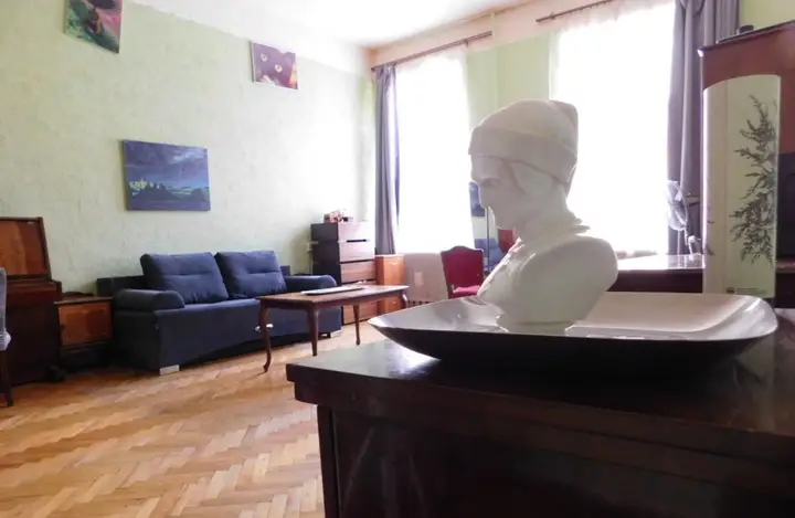 Жилое помещение в некоммунальной квартире у Эрмитажа — фото 1