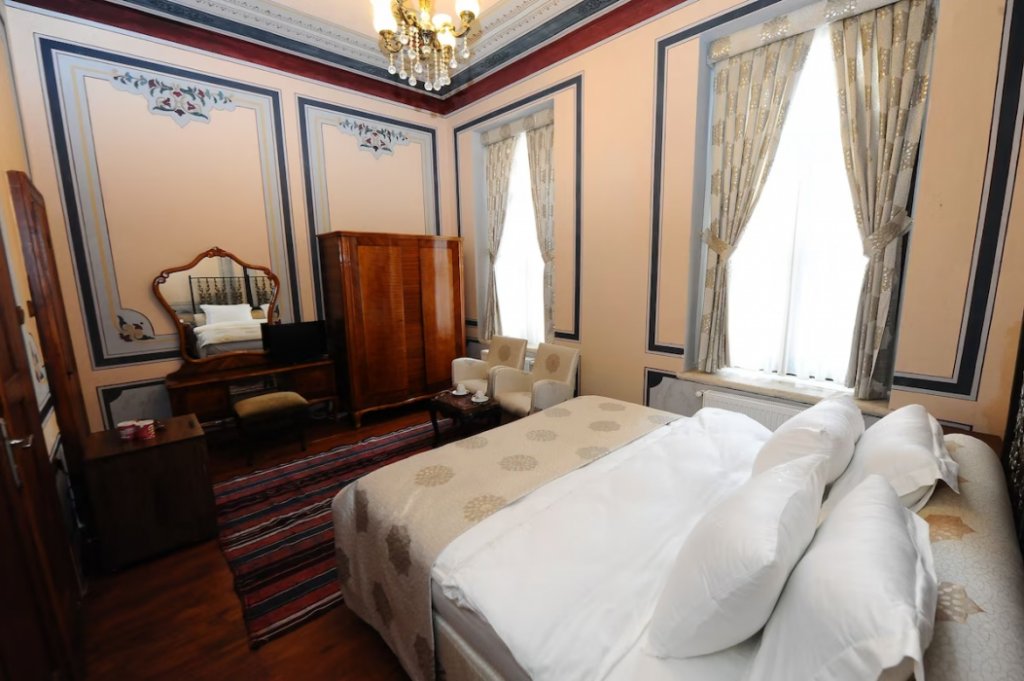 Стамбул: Sarnic Meyhane and Otel