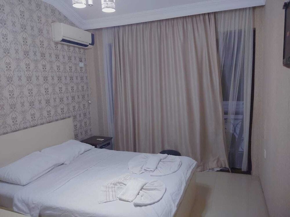 Батуми: Golden Fish Hotel