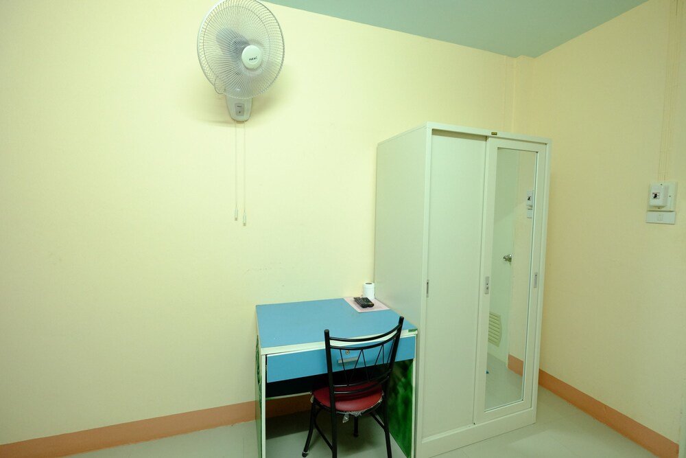 Сакон Накхон: Baansetthanan Apartment