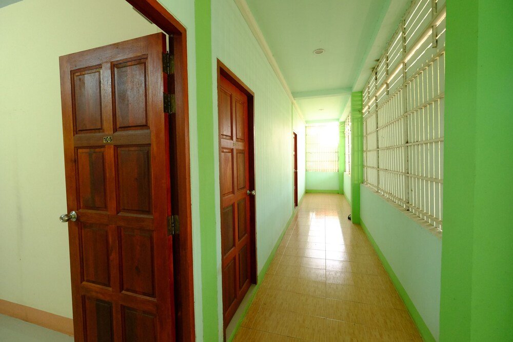 Сакон Накхон: Baansetthanan Apartment