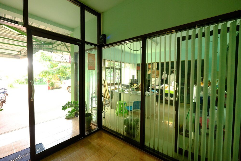 Сакон Накхон: Baansetthanan Apartment