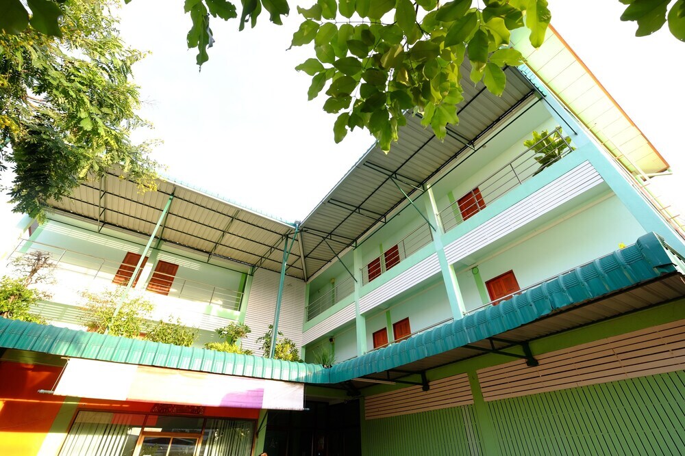 Сакон Накхон: Baansetthanan Apartment