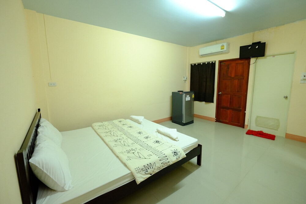 Сакон Накхон: Baansetthanan Apartment