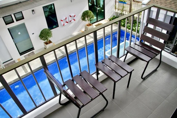Сураттхани: Top Residence