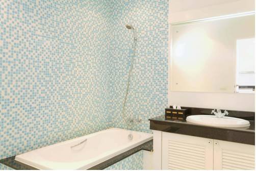 Тхаланг: Ocean Breeze Resort & Apartments