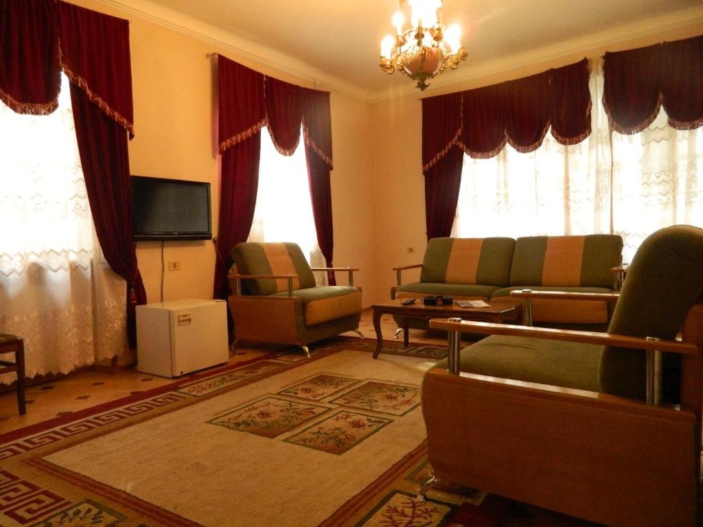 Тбилиси: Отель Holiday Georgia