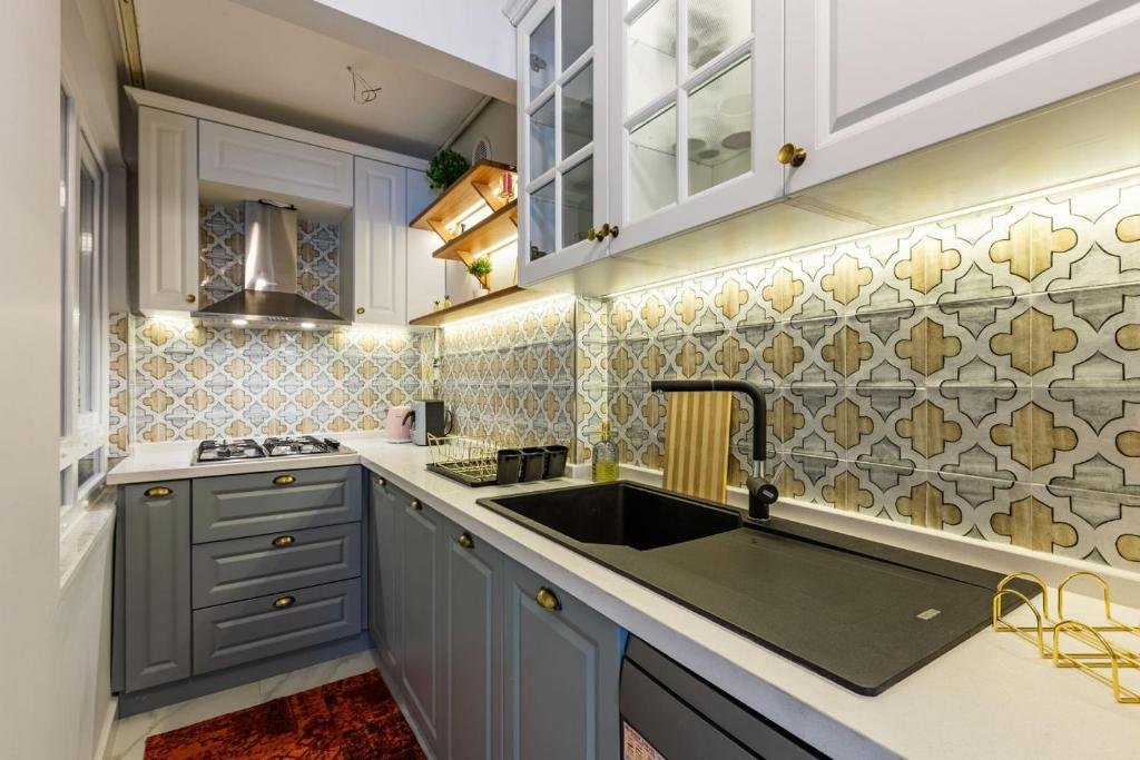 Stylish Apartment in Moda near Popular Attractions with Balcony — фото 3