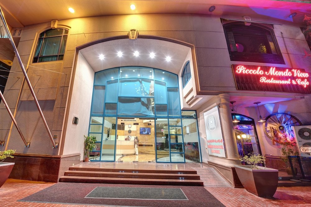 Дубай: Emirates Grand Apartments
