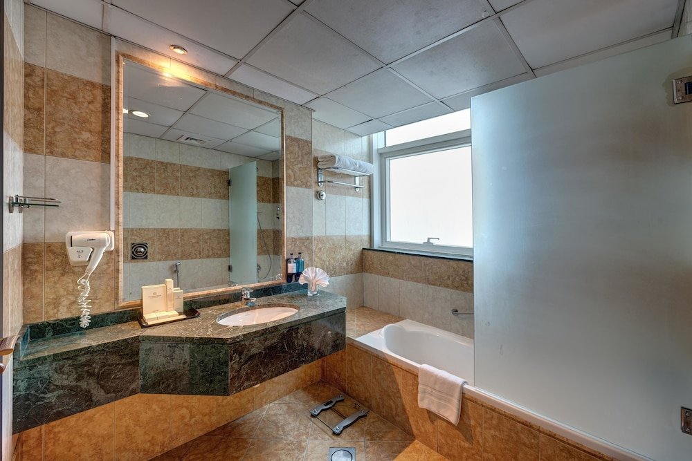 Дубай: Emirates Grand Apartments