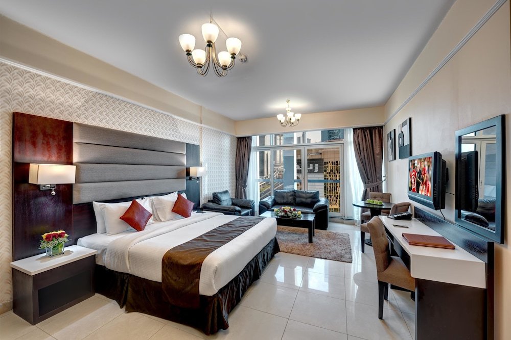 Дубай: Emirates Grand Apartments